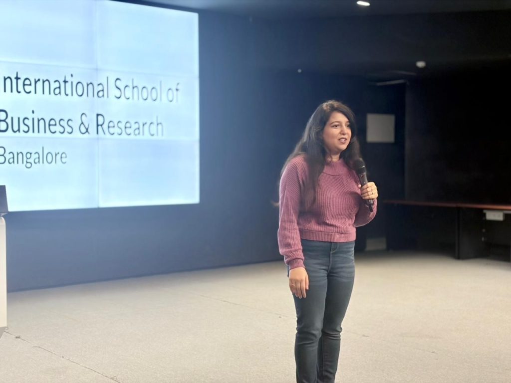 Students gaining SaaS career opportunities and analytics industry insights during alumni-led session