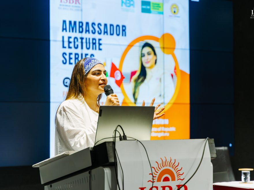 Ms. Shabinaa Sultana addressing ISBR students during a guest lecture on Leadership and Global Learning.