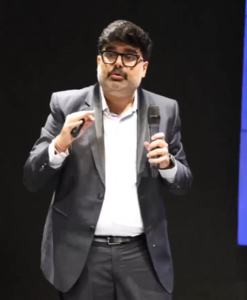 Industry experts presenting AI