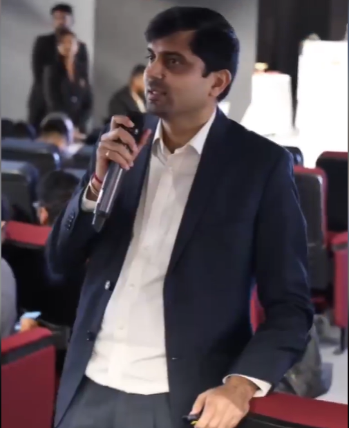 Industry experts presenting AI in supply chain transformation