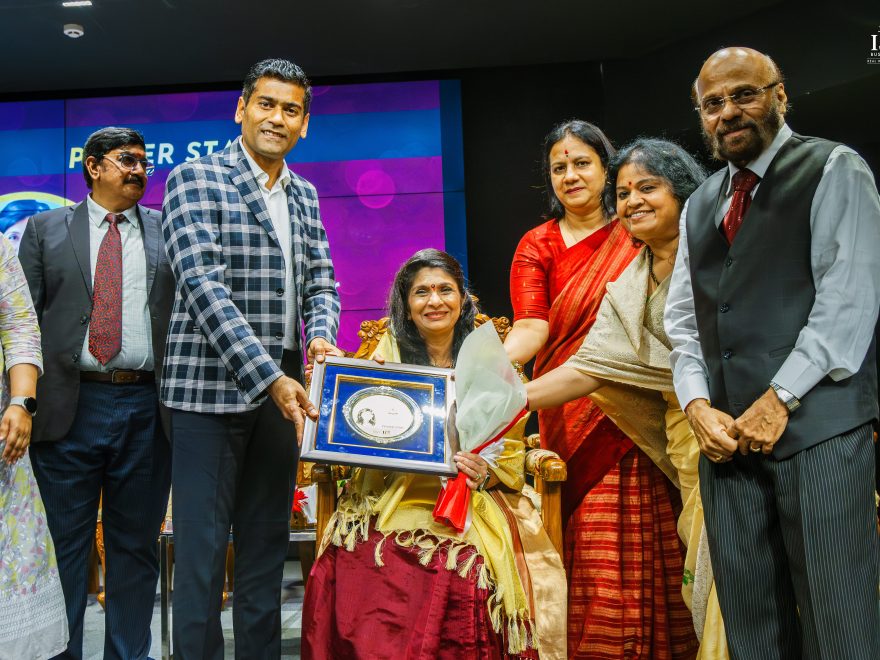 Dr. Vani Kola receiving the Abhinandana 2026