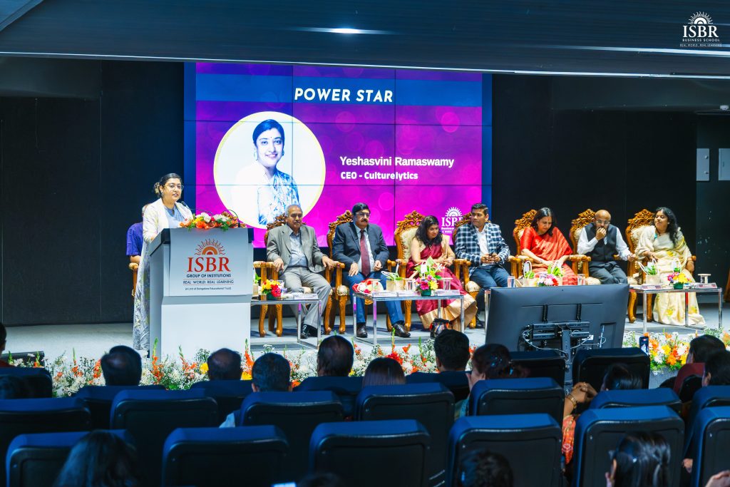 Ms. Yeshasvini Ramaswamy receiving the Abhinandana 2026